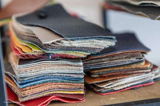 Meubels opnieuw laten bekleden: zo kies je de juiste stof en vulling