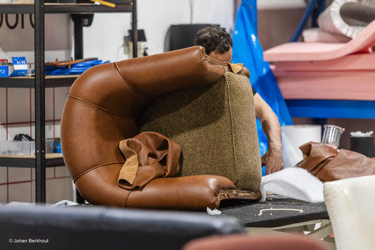 De perfecte bekleding voor eetkamerstoelen: velours of microleder?
