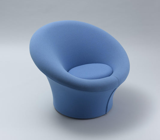 Vernieuw de iconische fauteuil met zorgvuldig vormherstel en duurzame meubelstof