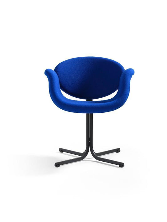 Ontdek hoe zorgvuldig stoffeerwerk de elegante vorm van de Tulip Chair behoudt