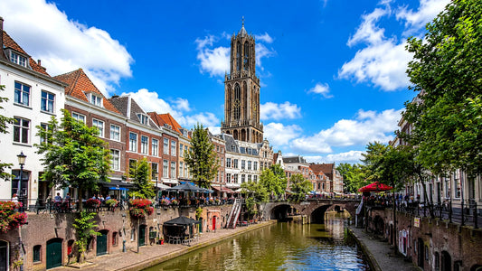 Meubelstoffeerder restaureert klassieke bank in Utrecht